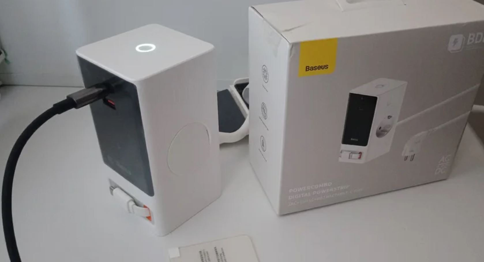 Настольная зарядка для всего. Проще купить многофункциональный блок от Baseus и не париться о наличии других адаптеров. Настольная зарядка для всего. Проще купить многофункциональный блок от Baseus и не париться о наличии других адаптеров. Фото.