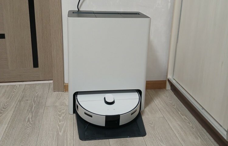 Samsung VR7MD97714G/EV — хороший робот-пылесос. Один из немногих роботов в белом цвете. Изображение: market.yandex.ru. Samsung VR7MD97714G/EV — хороший робот-пылесос. Один из немногих роботов в белом цвете. Изображение: market.yandex.ru. Фото.