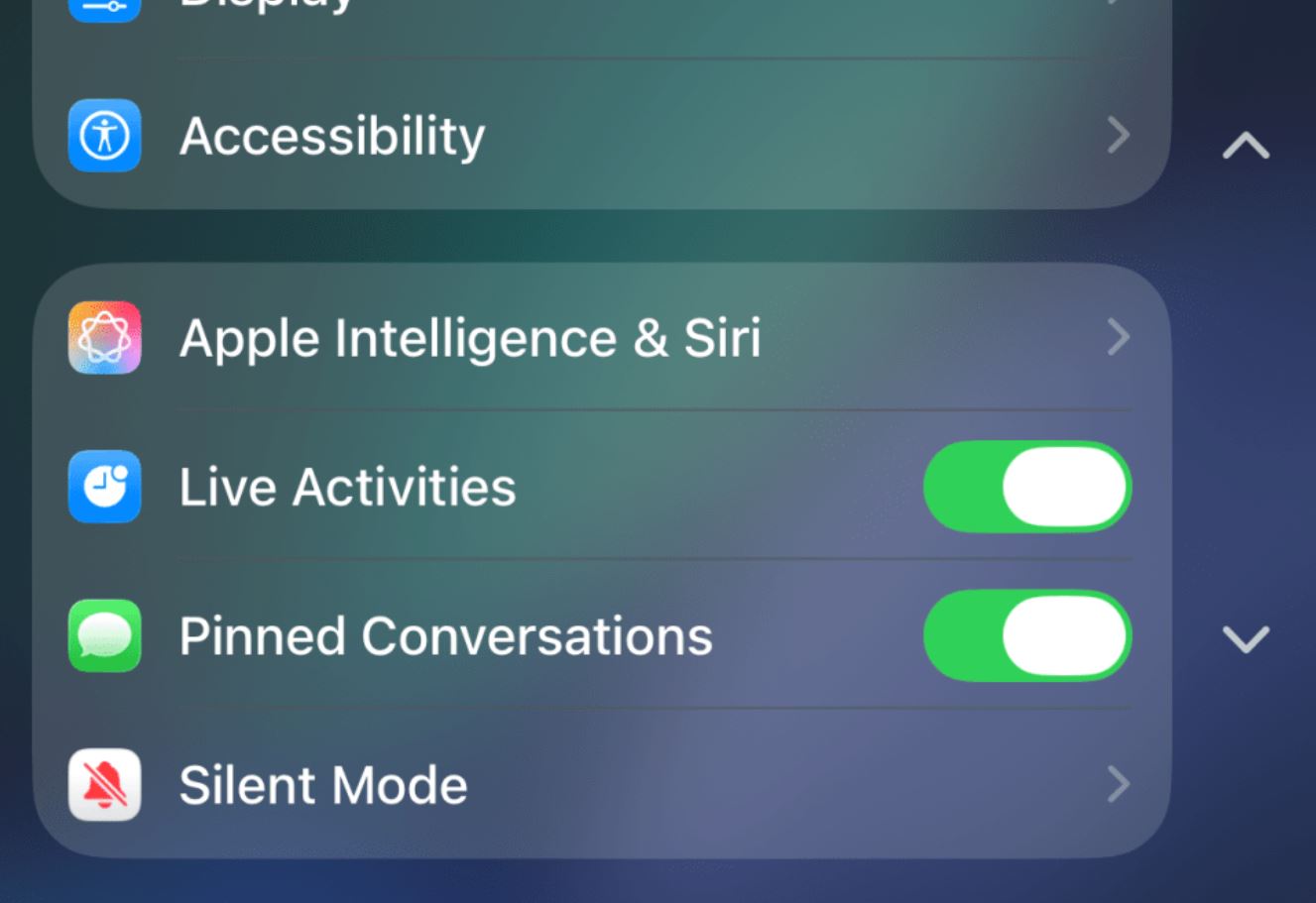 Что нового в iOS 26.2 Public beta 2. Чаты в iMessage на CarPlay можно открепить. Фото: 9to5mac. Фото.