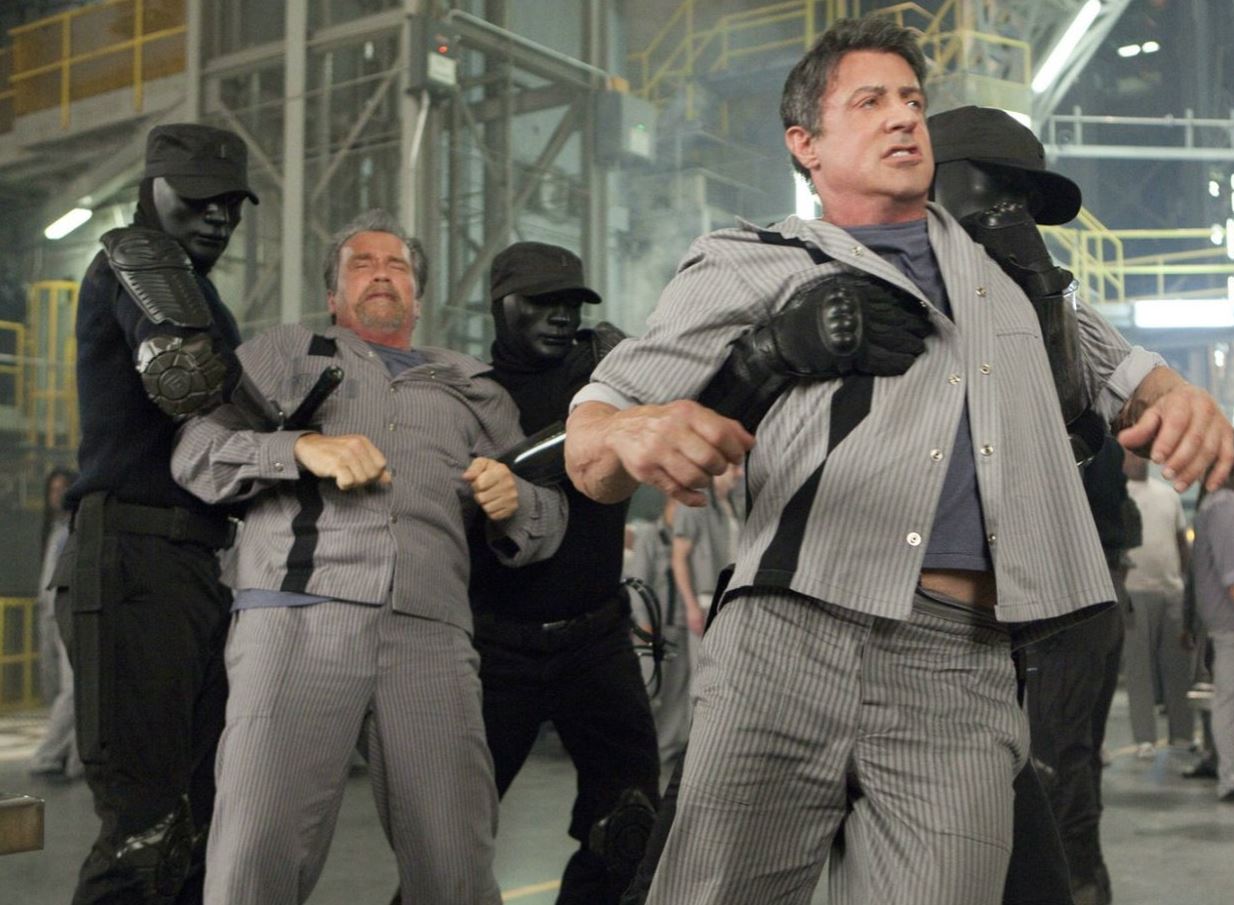 План побега. Мощнейшая коллаборация Сталлоне и Шварценеггера со времен «Неудержимых». Фото: filmpro.ru. Фото.