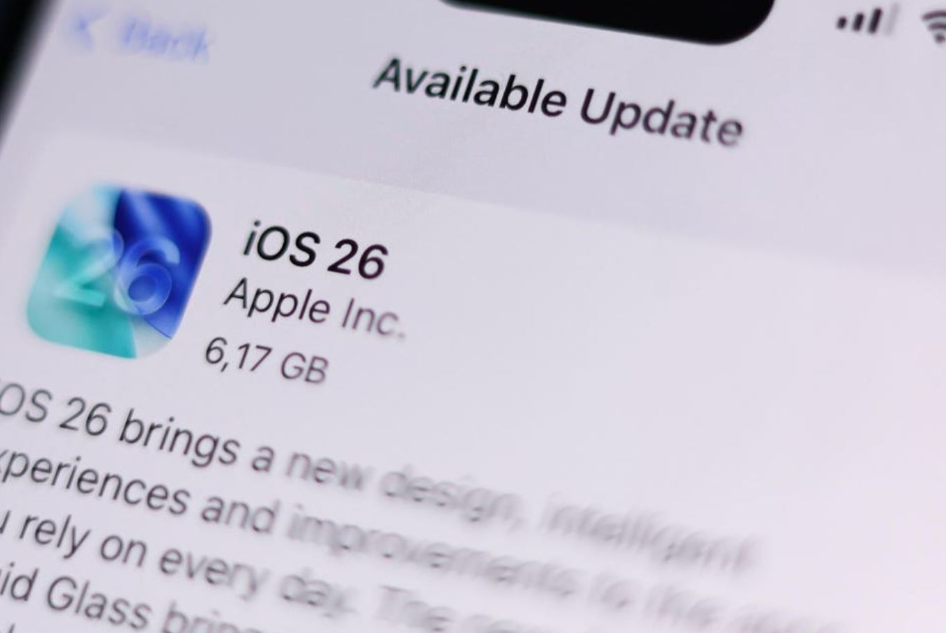 Как установить iOS 26.1. Обновление iOS может скачиваться медленно из-за нагрузки на сервера. Фото: forbes.com. Как установить iOS 26.1. Обновление iOS может скачиваться медленно из-за нагрузки на сервера. Фото: forbes.com. Фото.