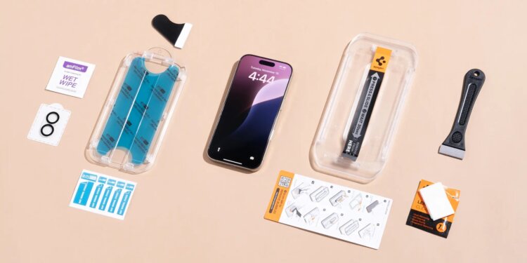 Стоит ли клеить защитное стекло на смартфон. Представьте, сколько аксессуаров идет в комплекте с защитным стеклом. И это все нужно утилизировать. Изображение: nytimes.com. Фото.