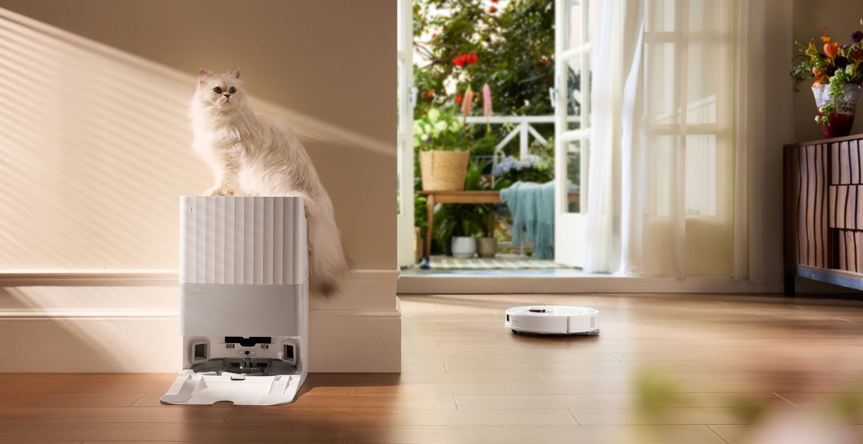 Робот-пылесос для уборки шерсти животных. Универсальный робот-пылесос, который справляется с шерстью животных и работает с Алисой. Робот-пылесос для уборки шерсти животных. Универсальный робот-пылесос, который справляется с шерстью животных и работает с Алисой. Фото.