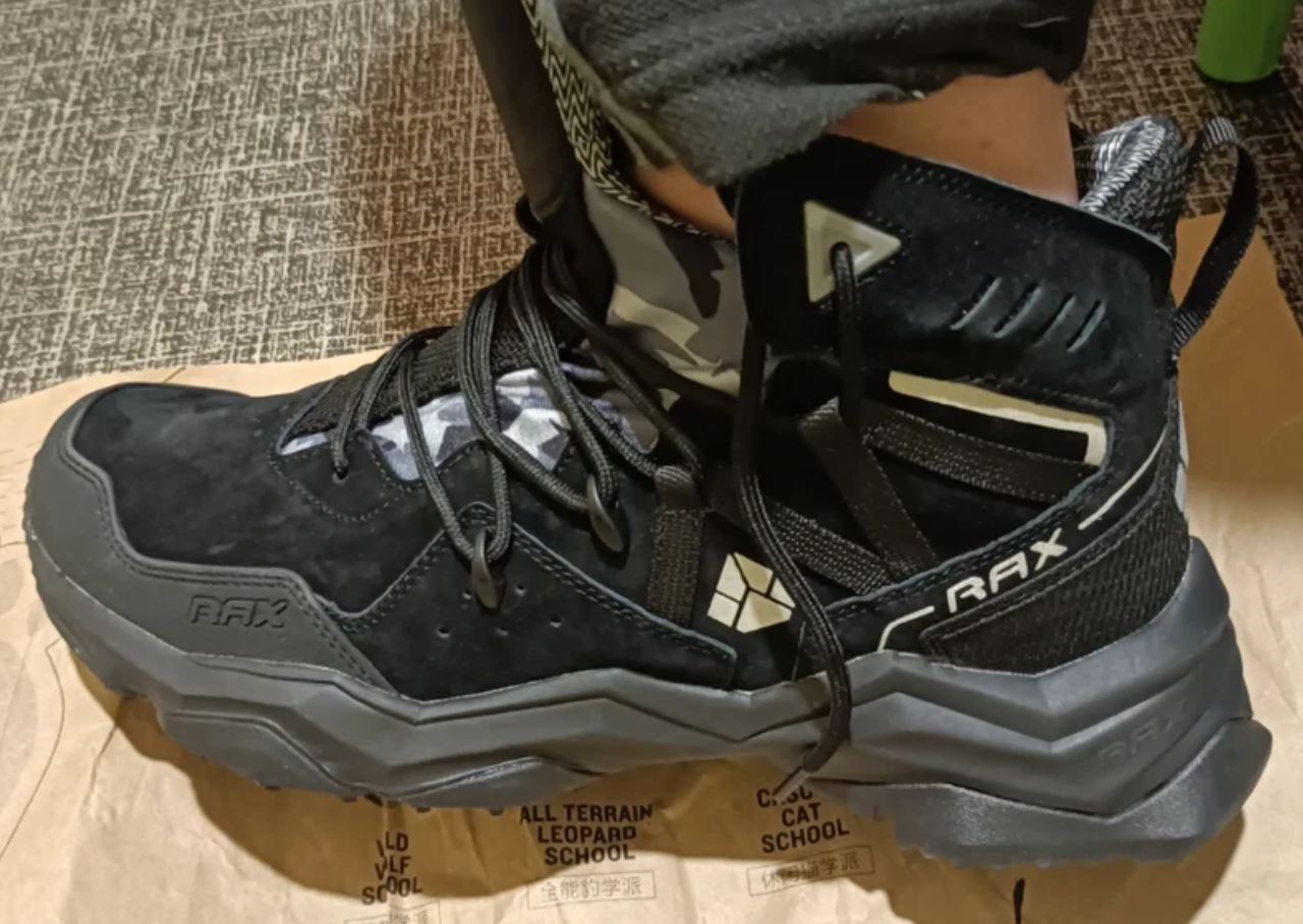 Непромокаемые зимние ботинки. Зимние ботинки отлично подойдут для походов и повседневной носки. Непромокаемые зимние ботинки. Зимние ботинки отлично подойдут для походов и повседневной носки. Фото.