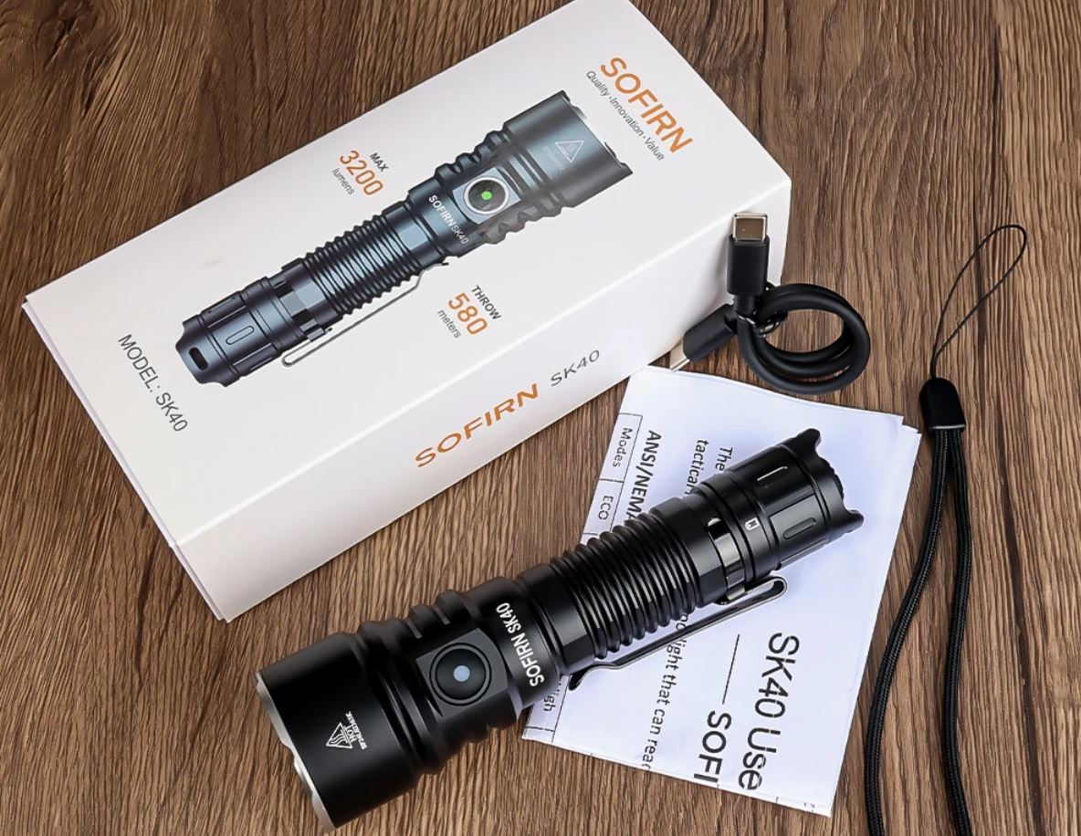 Мощный компактный фонарик. Яркий фонарик может быть компактным! Фото.