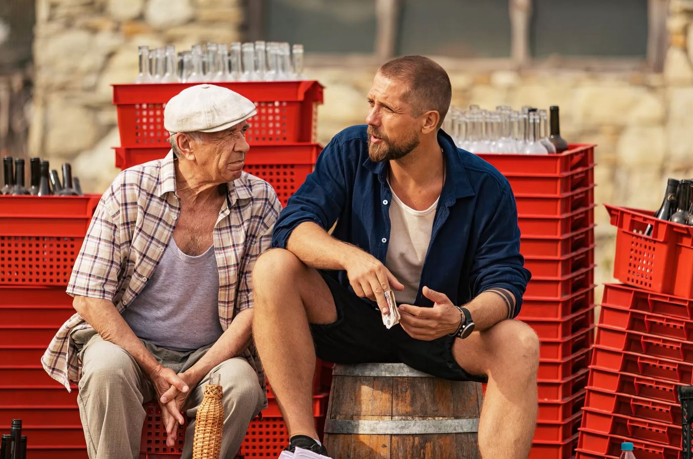 Виноделы. «Виноделы» греют душу южным вайбом, виноградниками и аппетитными сценами. Фото: kinonews.ru. Фото.