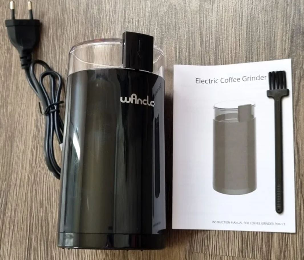 Недорогая кофемолка для кухни. Кофемолка весьма полезна и практична на любой кухне. Фото.