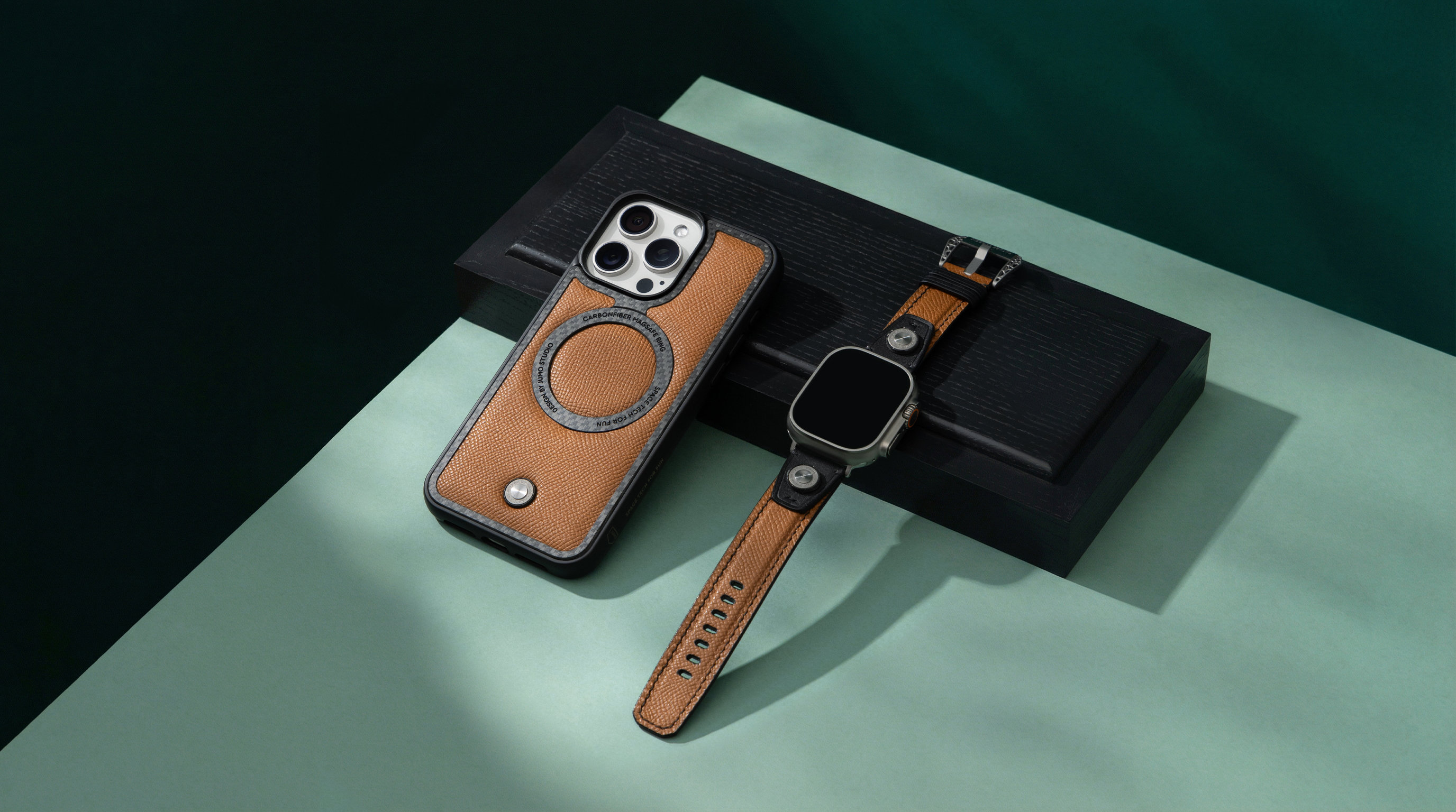 Премиальные кожаные аксессуары. Ремешок отлично подойдет к любой модели Apple Watch. Фото.