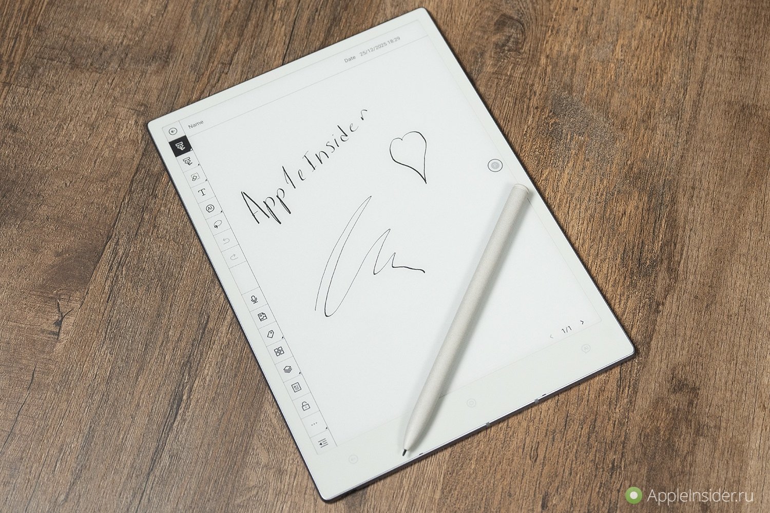 Планшет с E-Ink экраном. Можно писать и рисовать. Фото.