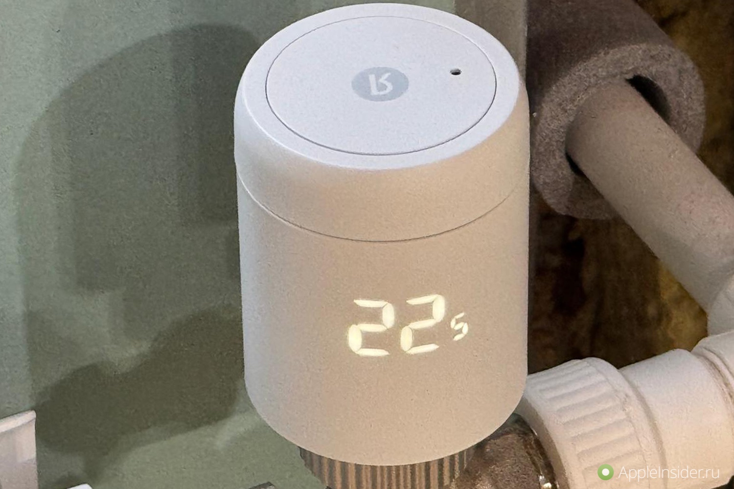 Умный терморегулятор для батарей. Температура отображается на корпусе сразу после изменения вручную, а потом гаснет. Фото.