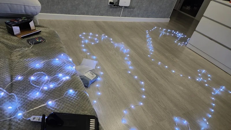 Гирлянда с управлением со смартфона. Этой гирляндой можно управлять со смартфона. Фото.