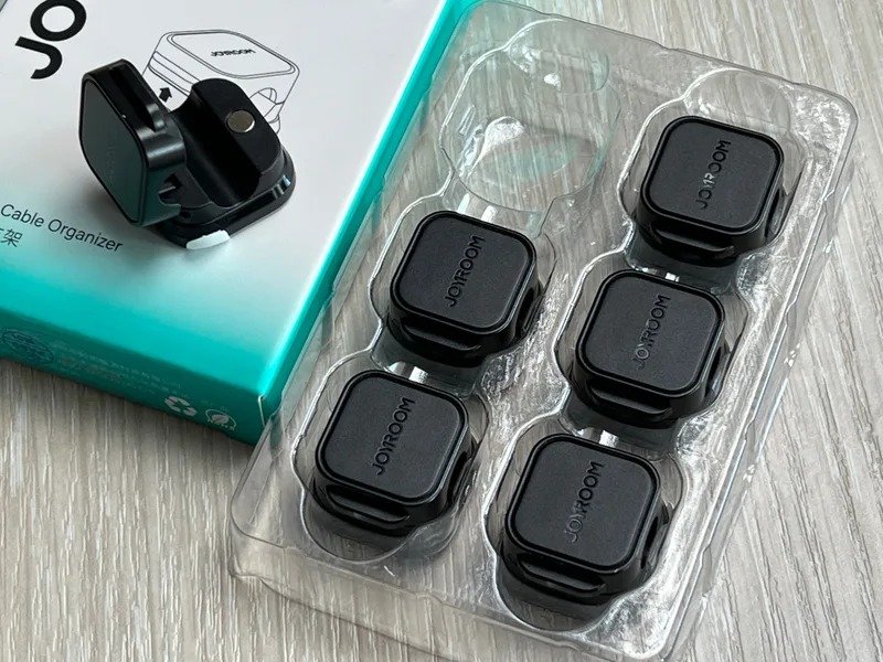 Магнитные зажимы для проводов. Можно навести порядок среди проводов. Фото.