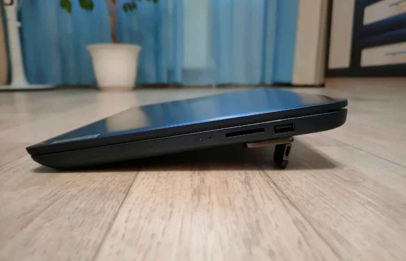 Подставка для ноутбука. Очень простая подставка и недорогая. Фото.