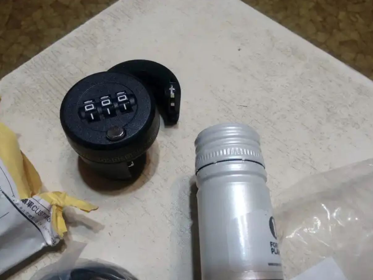 Замок для бутылки. Блокируем напитки до Нового года! Фото.