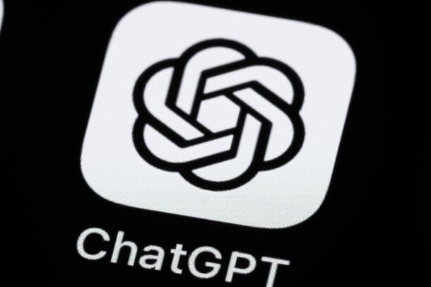 Почему я не пользуюсь веб-версией ChatGPT, а установил приложение на iPhone и Mac и советую это сделать вам. Фото.