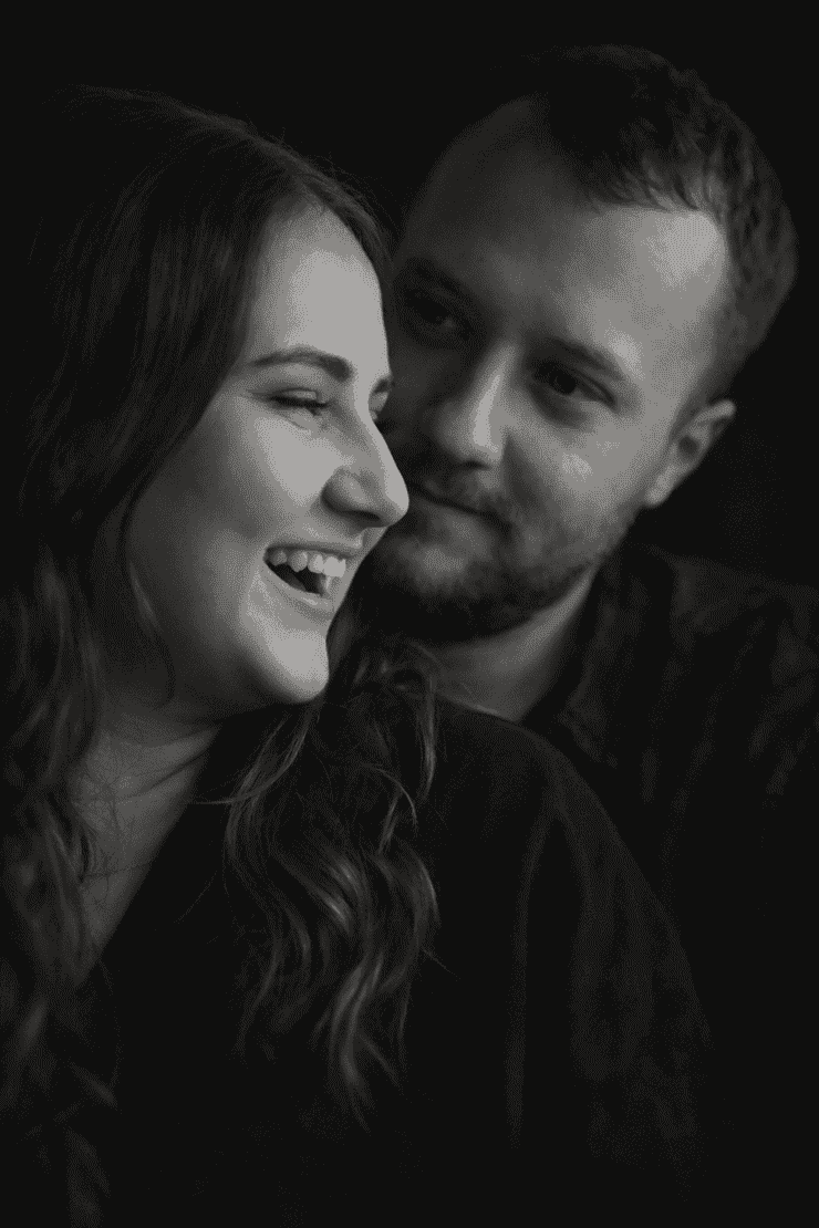 Как создать красивую заставку с помощью нейросети. Как будто над снимком поработал фотограф, хотя это всего лишь была фронтальная камера айфона в связке с нейросетью. Фото.