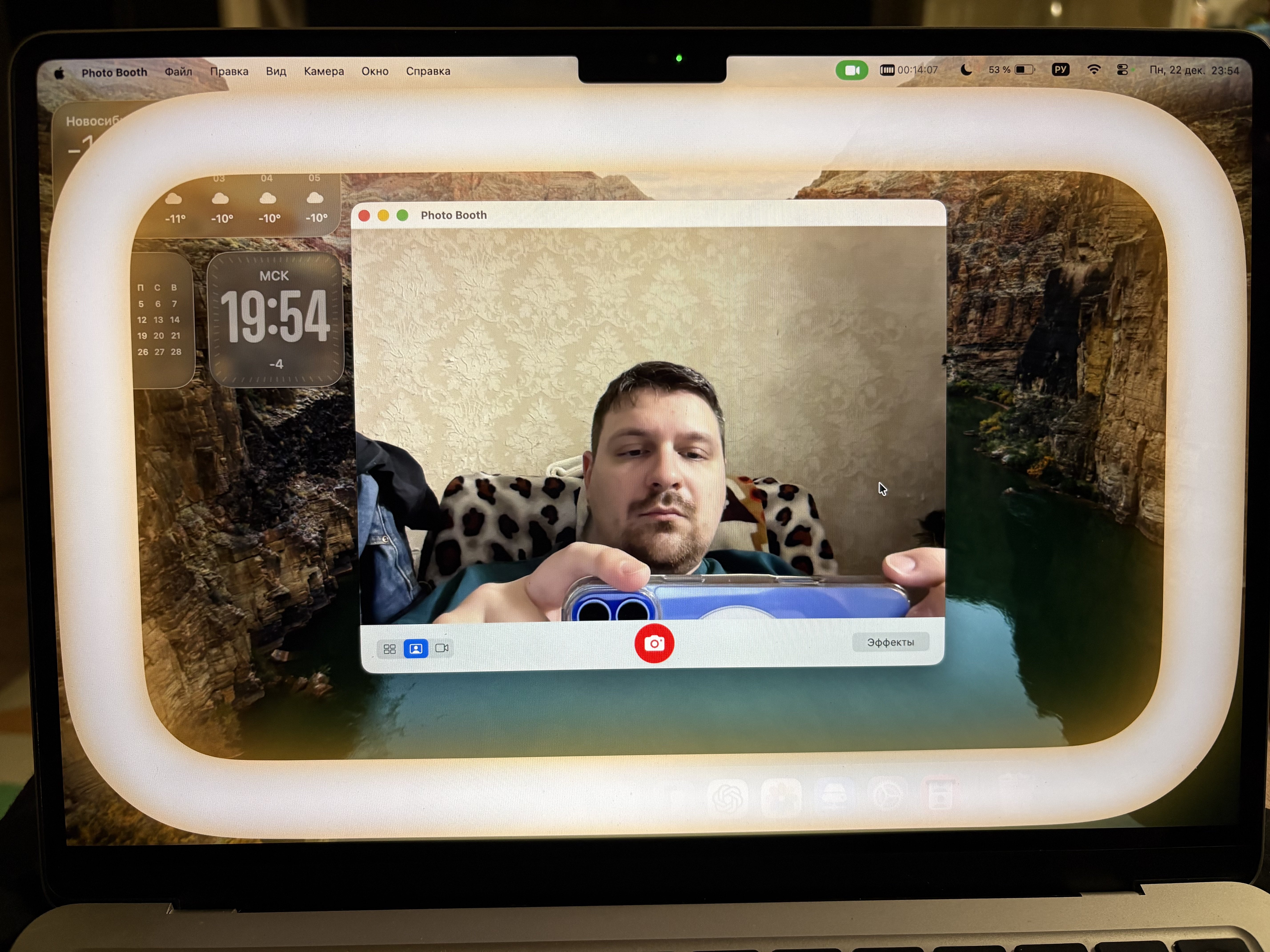 Как включить и настроить кольцевую подсветку для видеозвонков на компьютерах Mac с macOS Tahoe 26.2. Можно поменять и температуру. Фото.