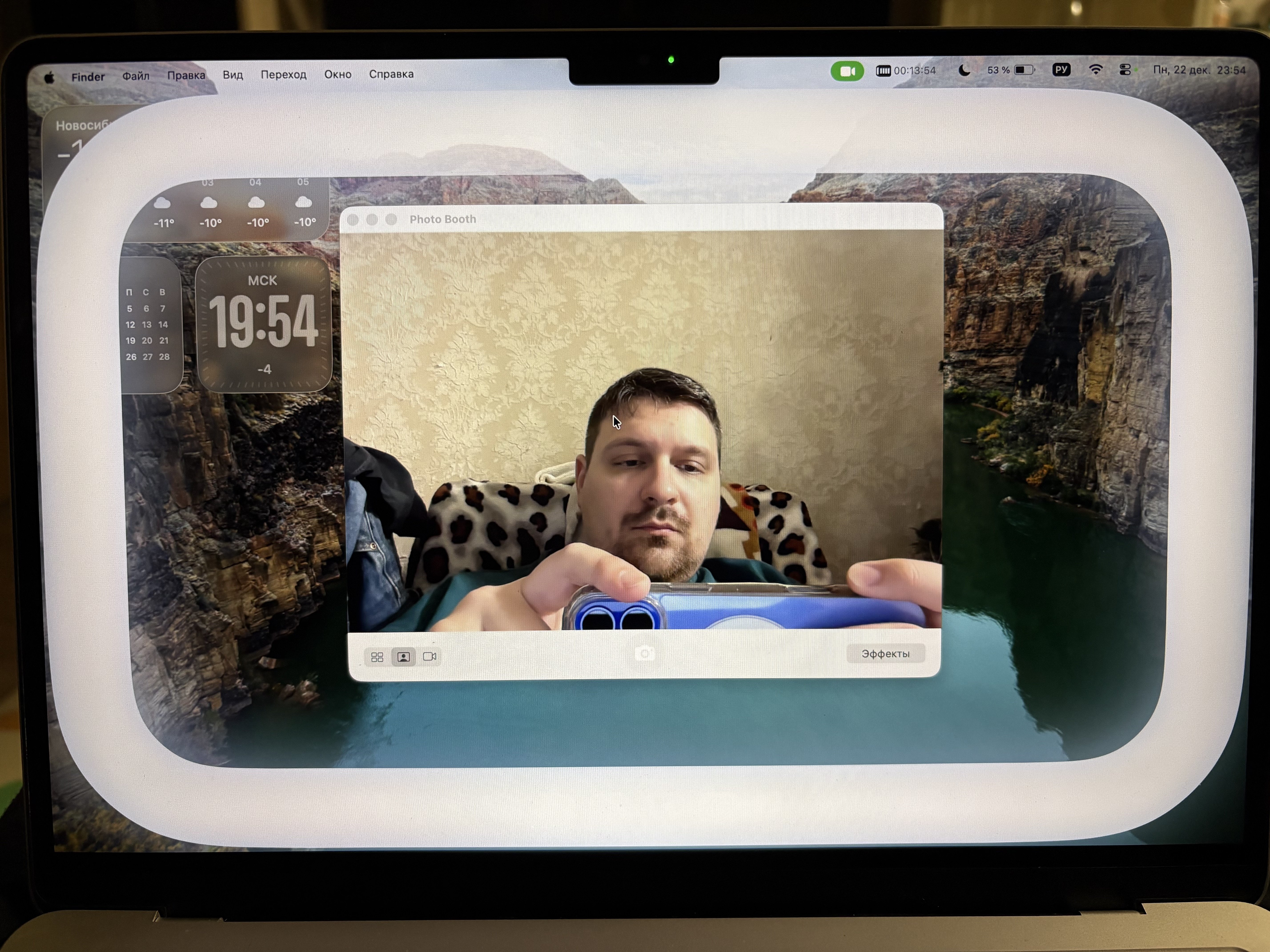 Как включить и настроить кольцевую подсветку для видеозвонков на компьютерах Mac с macOS Tahoe 26.2. Измените толщину подсветки. На фото максимум. Фото.