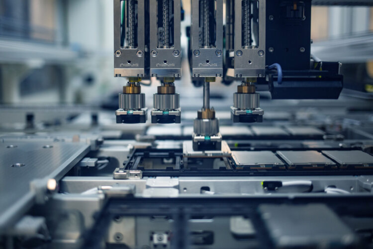 Зачем Apple хочет выпускать процессоры через Intel. У Intel есть очень перспективные технологии и самое лучшее в мире оборудование. Изображение: intel.com. Зачем Apple хочет выпускать процессоры через Intel. У Intel есть очень перспективные технологии и самое лучшее в мире оборудование. Изображение: intel.com. Фото.