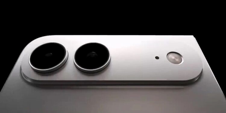 Как выглядит iPhone Fold. Камер будет две, а не одна, как у Air. Изображение: YouTube. Фото.