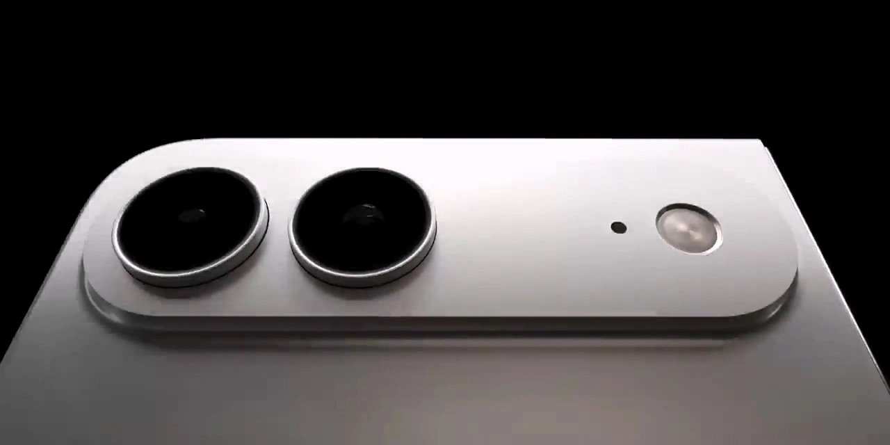 Как выглядит iPhone Fold. Камер будет две, а не одна, как у Air. Изображение: YouTube. Фото.