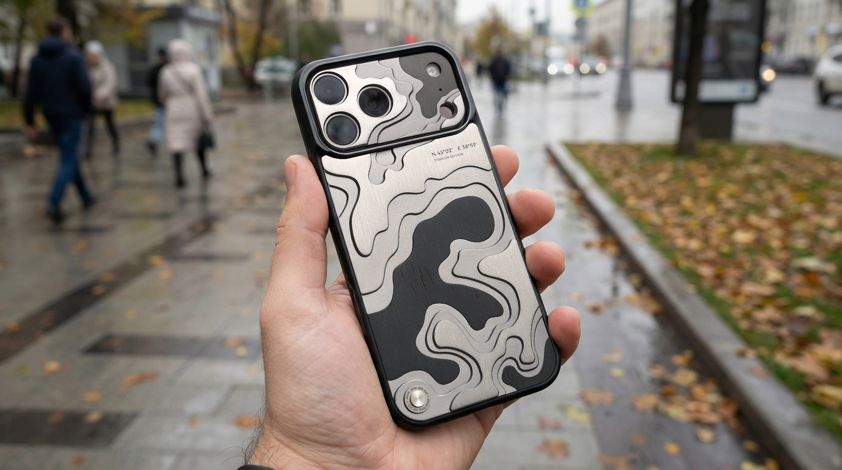 Титановый чехол на айфон. Выглядит чехол реально очень круто. Фото.