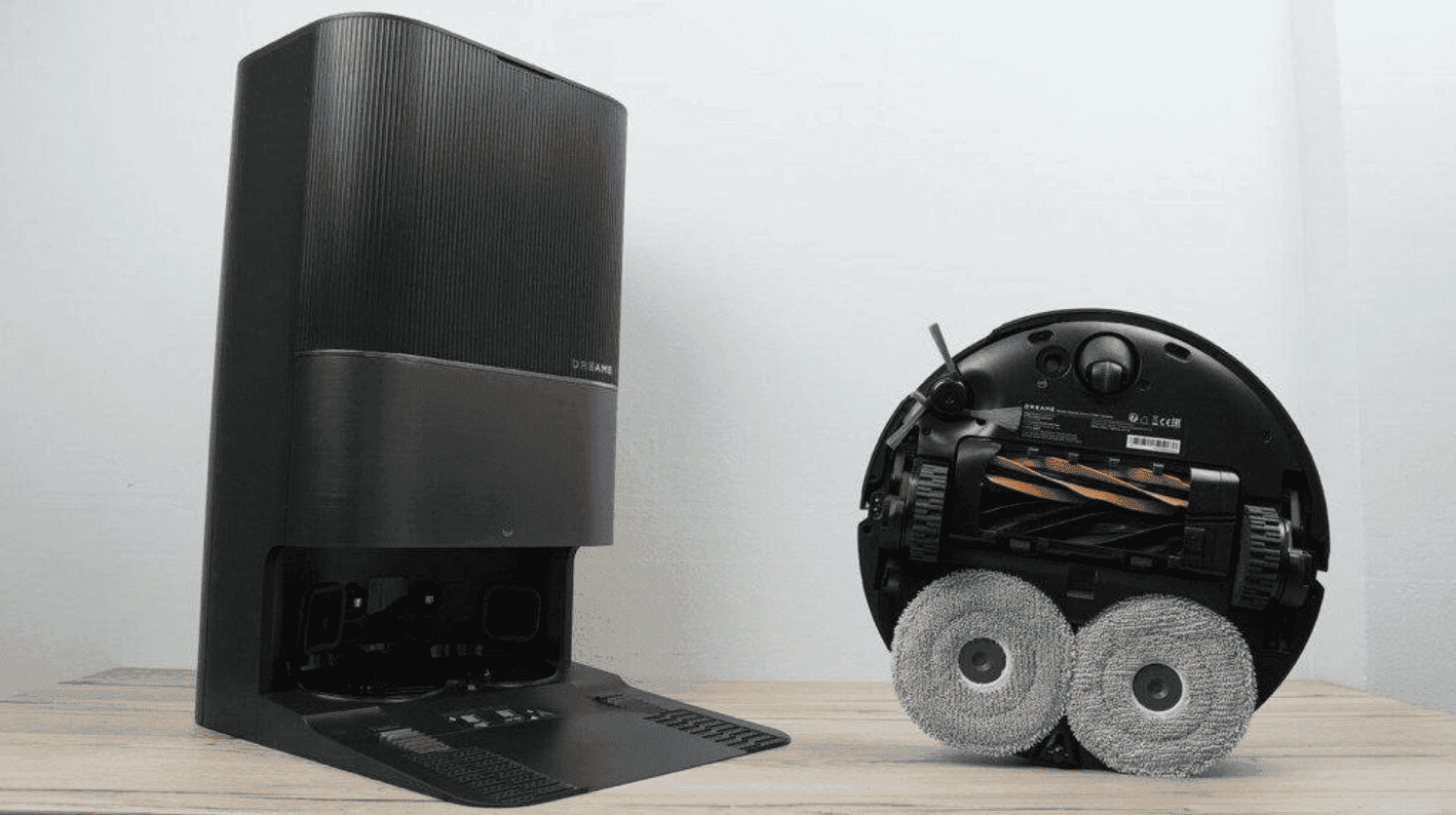 Робот-пылесос с самоочисткой. Робот будет делать грязную работу за вас. Изображение: robotobzor.ru. Фото.