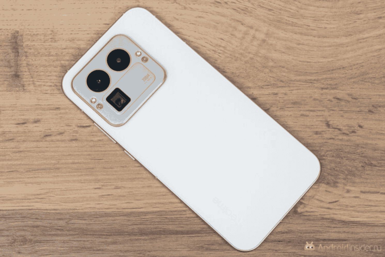 Хороший смартфон на Андроиде. Вы сами решаете, какой блок камер будет на смартфоне. Фото.