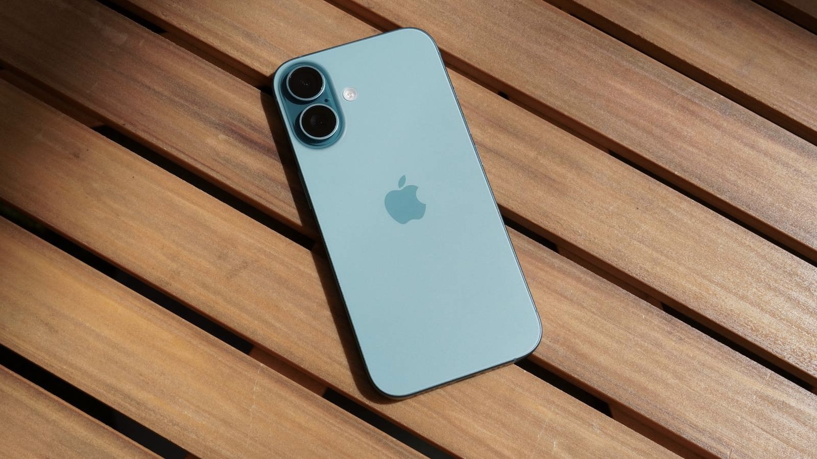 Это самые популярные iPhone 2025 года. Какой из них лучше? Базовый iPhone 16 стал самым продаваемым. Изображение: xda-developers.com. Это самые популярные iPhone 2025 года. Какой из них лучше? Базовый iPhone 16 стал самым продаваемым. Изображение: xda-developers.com. Фото.