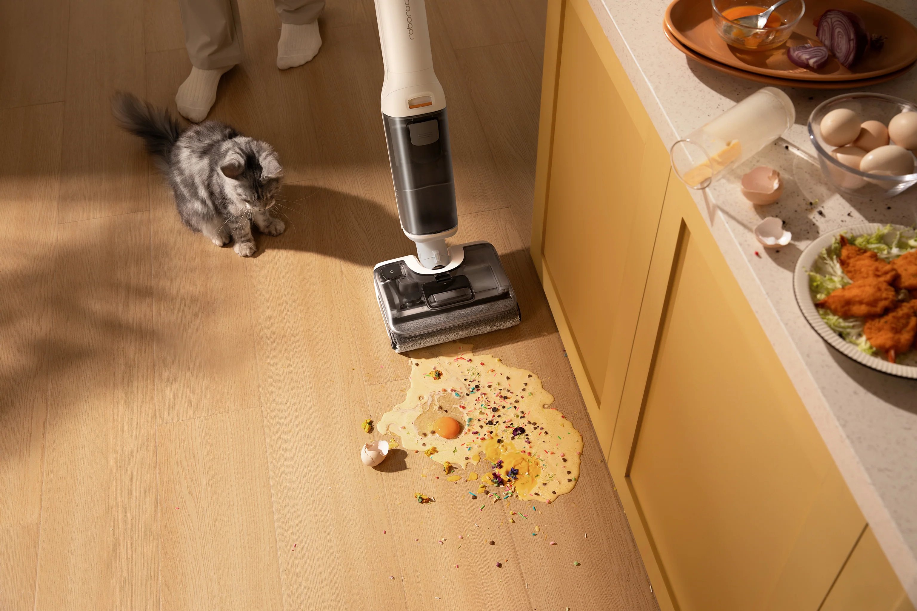 Roborock F25 RT — недорогой вертикальный пылесос. Такой пылесос соберет даже разбитые яйца. Изображение: roborockstore.com.au. Roborock F25 RT — недорогой вертикальный пылесос. Такой пылесос соберет даже разбитые яйца. Изображение: roborockstore.com.au. Фото.
