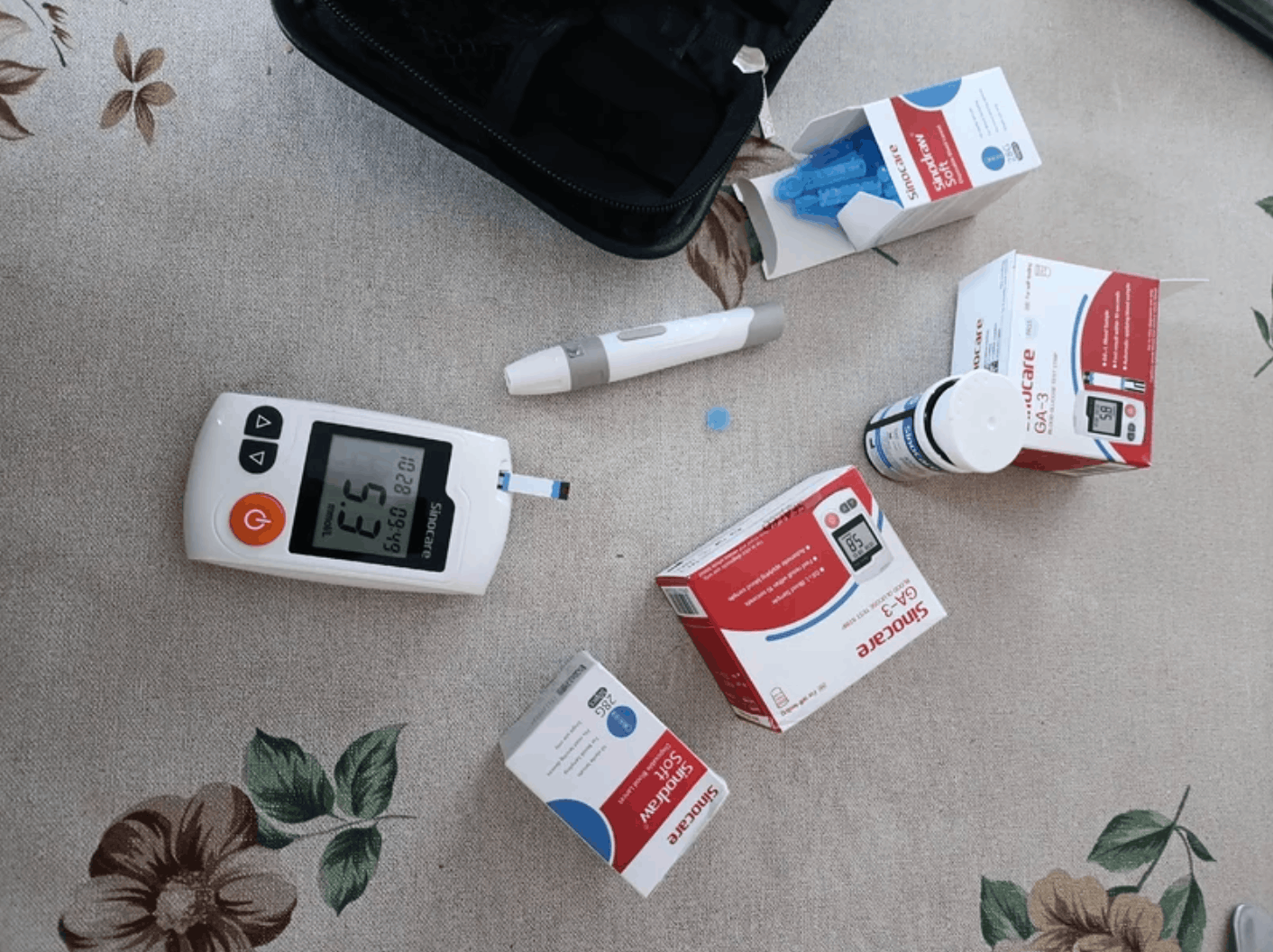 Экспресс глюкометр. Можно выбрать глюкометр в комплекте с тест-полосками. Фото.