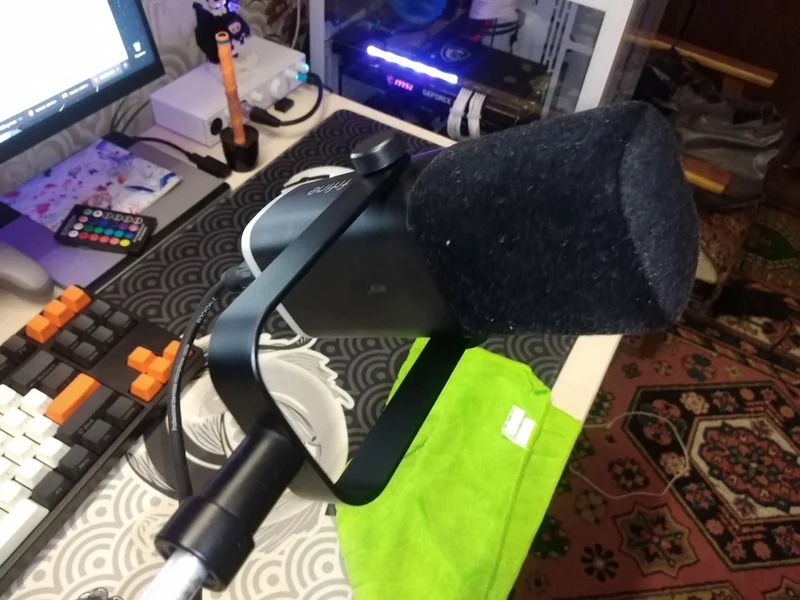 Какой микрофон лучше. С таким микрофоном будете записывать топовые стримы. Фото.