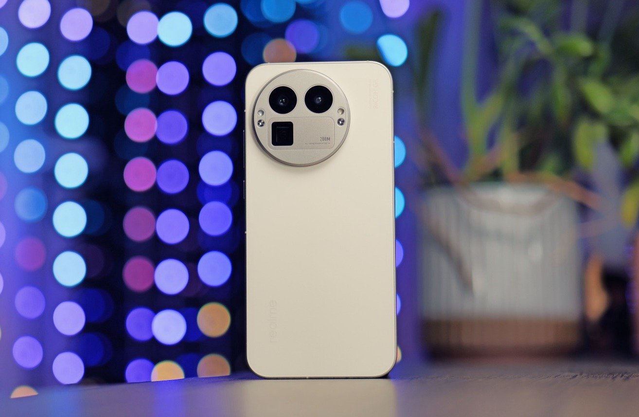 realme GT8 Pro — лучший телефон realme. Можете менять накладку на блок камер. Изображение: digitalcameraworld.com. Фото.