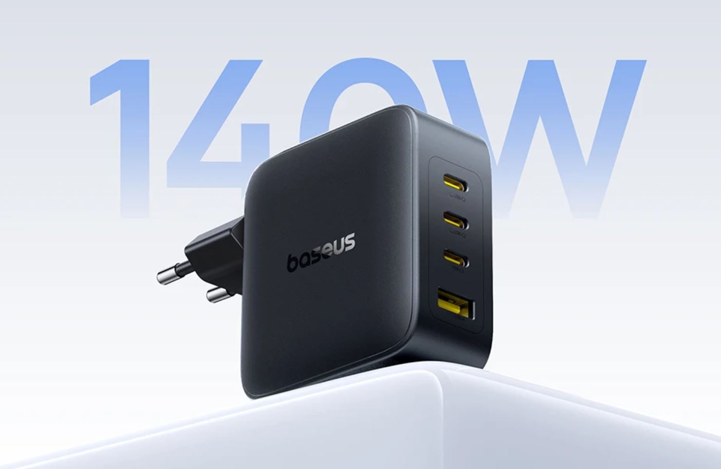 Быстрая зарядка для телефона на 140 Вт. Зарядка, кстати, подойдет и для POCO F8 Pro. Фото.