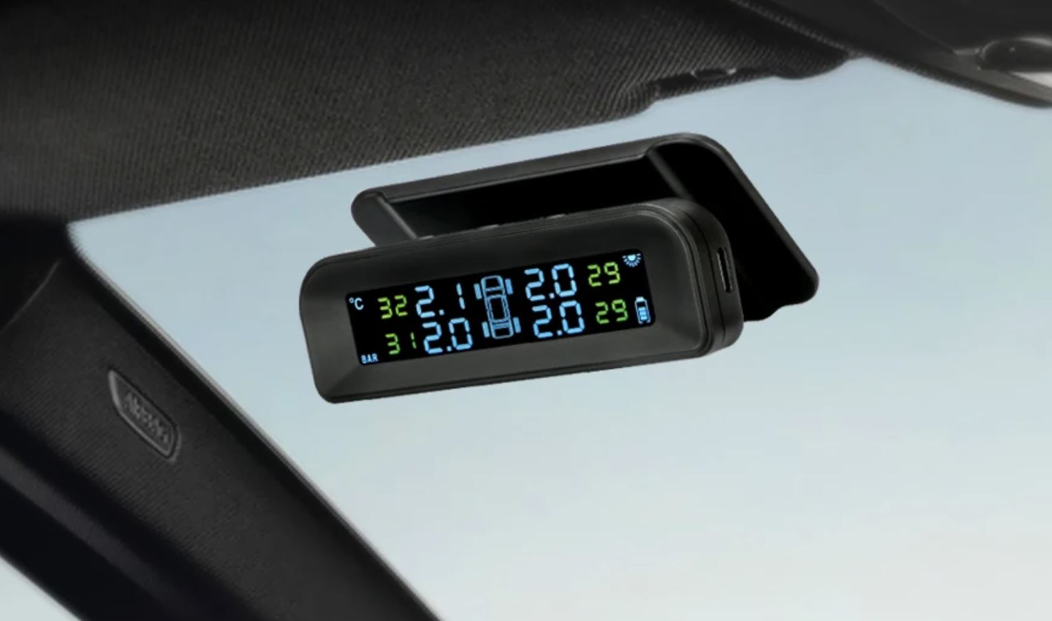 Система контроля давления в шинах. Монитор можно расположить в удобном месте в салоне автомобиля. Фото.