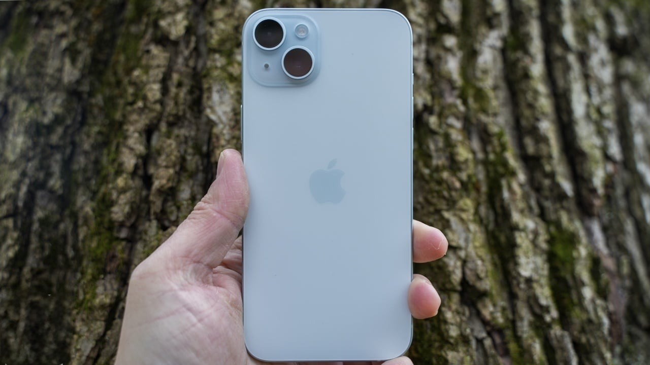 iPhone 15 Plus — айфон с хорошей камерой. Большой Айфон, который вас точно не разочарует. Изображение: uk.pcmag.com. Фото.