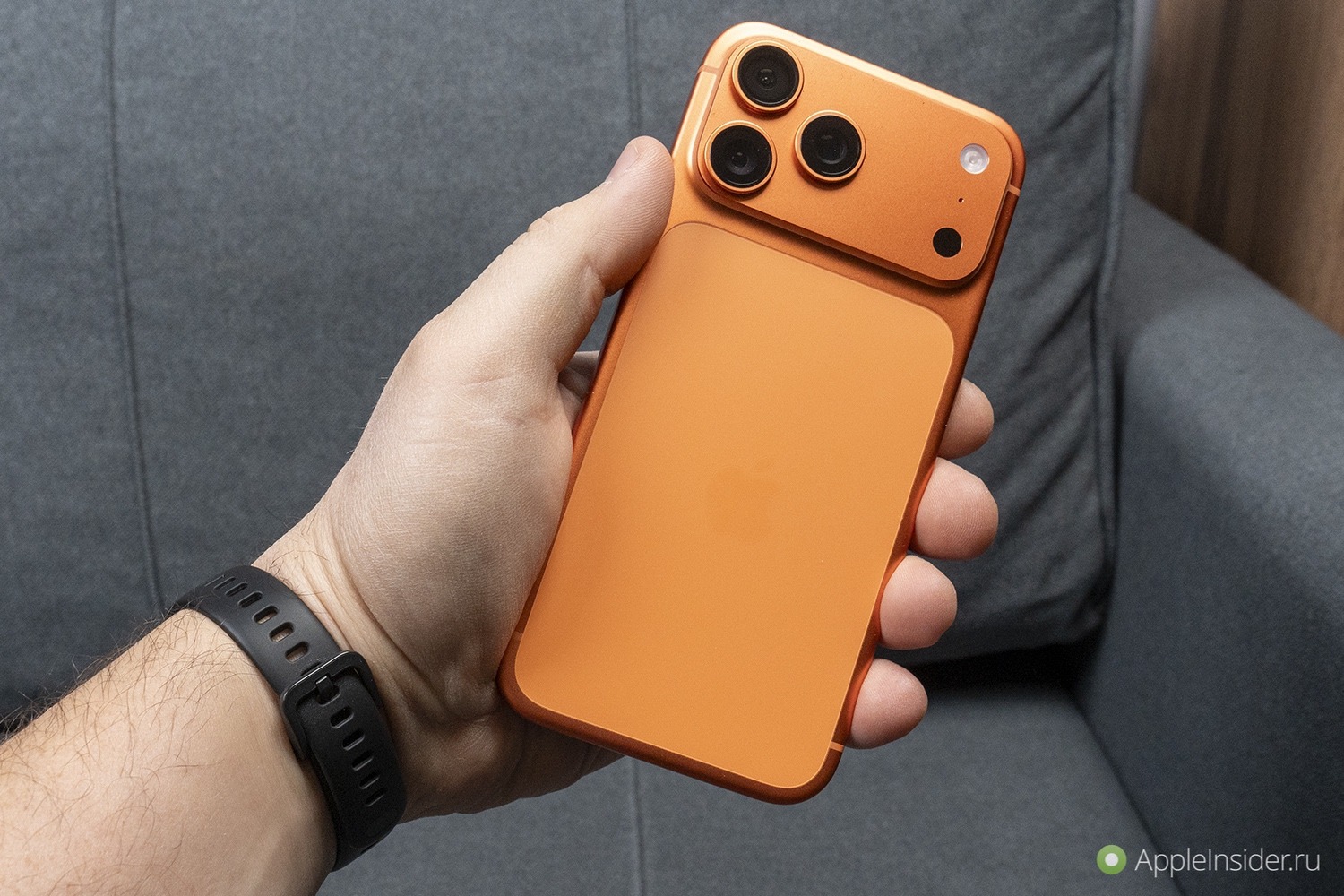 Аккумулятор в iPhone 17 Pro Max. В новом смартфоне нашлось место под большую батарею. А если взять версию eSIM only, то еще большую. Фото.