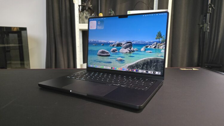 Apple M5 Max против RTX 4070: сможет ли будущий MacBook Pro заменить игровой ноутбук на Windows. Фото.