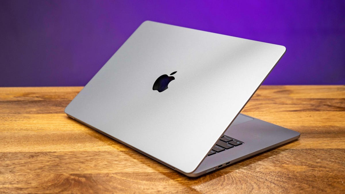 Самый дешевый ноутбук Apple. Air — самый универсальный компьютер в линейке Apple. Изображение: cnet.com. Фото.