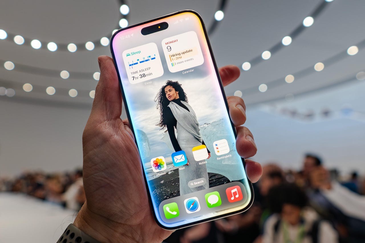 Apple передумала: во что превратится Siri в iOS 27? Дизайн тоже изменится. Скорее всего, вводить команды с клавиатуры станет проще, чем сейчас. Изображение: zdnet.com. Фото.