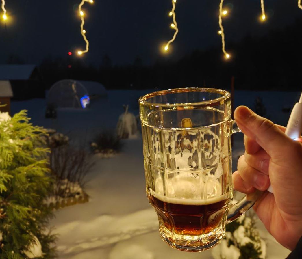 Какая камера у Айфон 15. При слабом освещении OnePlus 15 тоже неплох, достаточно детализации. Фото.