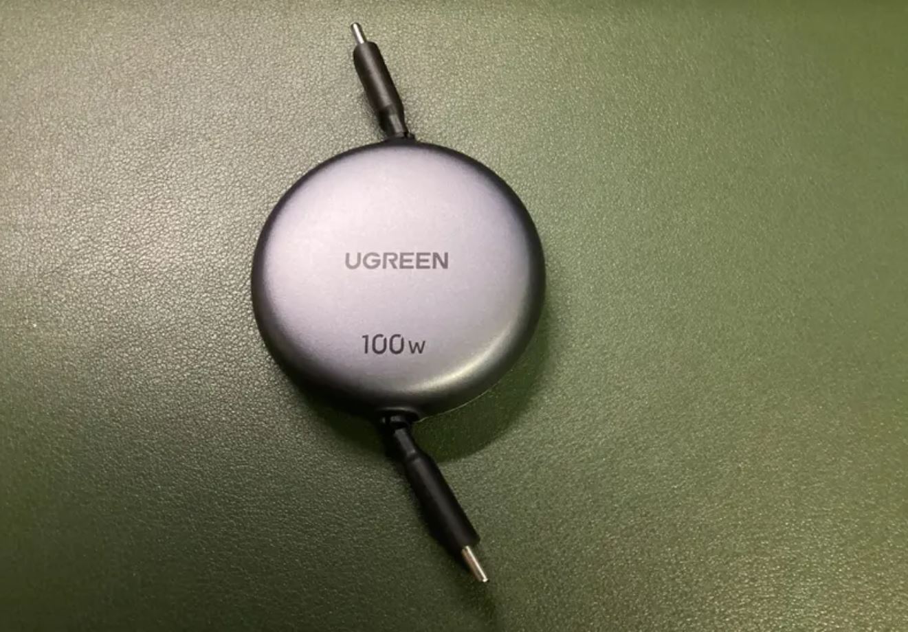 Выдвижной кабель для зарядки. Выдвижной кабель не требует ухода и много места, зато служит очень долго. Фото.