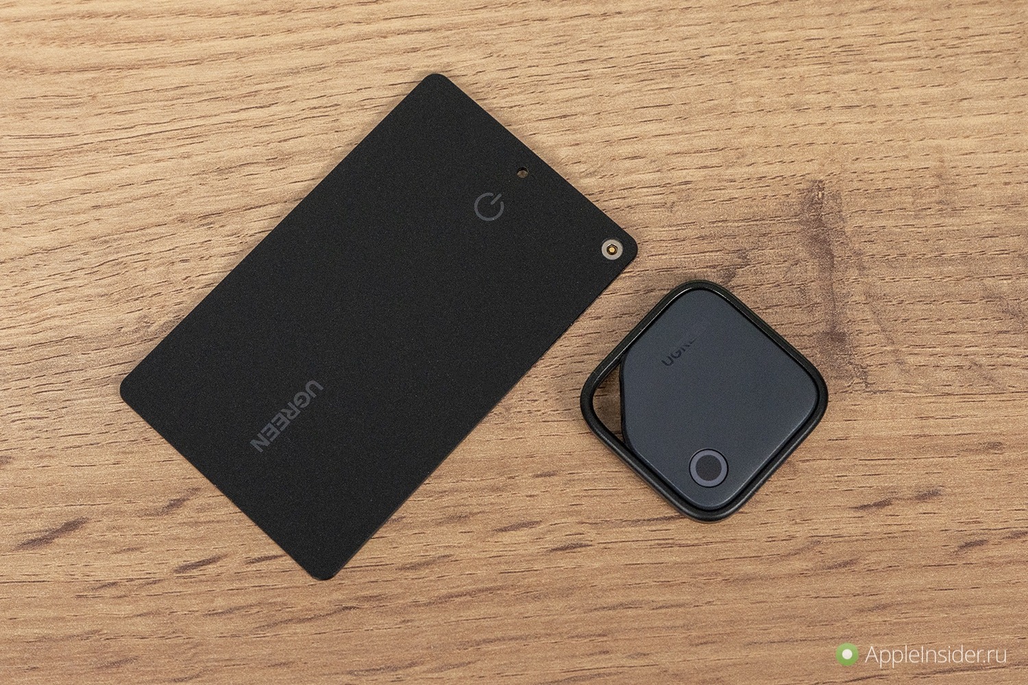 Как выглядит метка для поиска вещей. В одном случае батарея меняется, во втором она встроенная.. Фото.