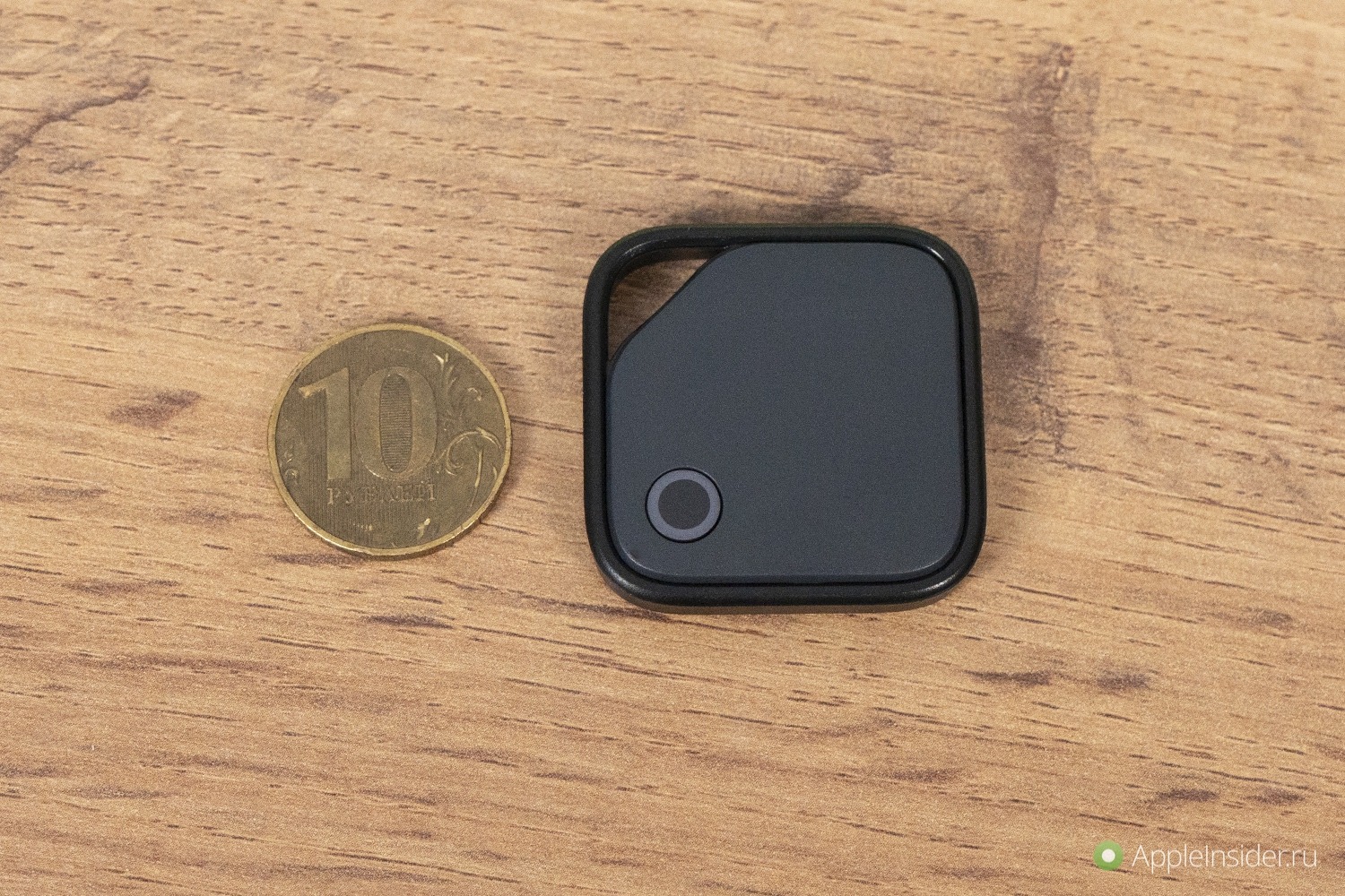 Что такое UGREEN Smart Finder. Размер метки чуть больше монеты.. Фото.