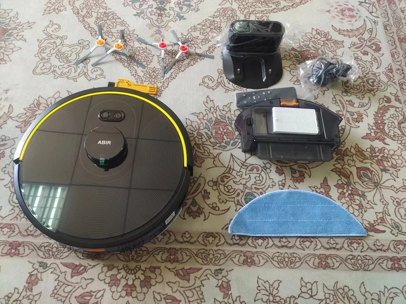 Робот-пылесос для дома. Робот умеет еще и мыть полы. Робот-пылесос для дома. Робот умеет еще и мыть полы. Фото.