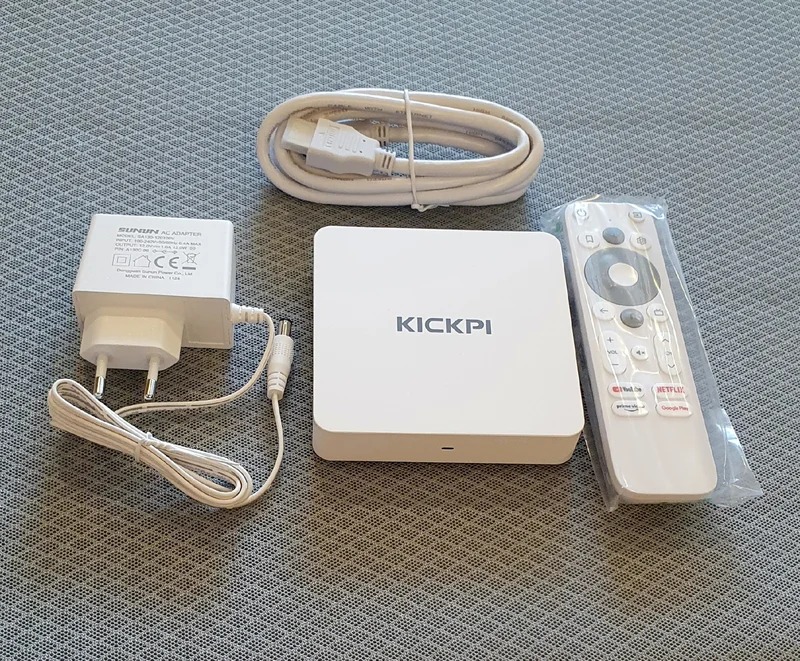 Приставка для телевизора на андроиде. Небольшая коробочка сделает ваш телевизор умным. Фото.