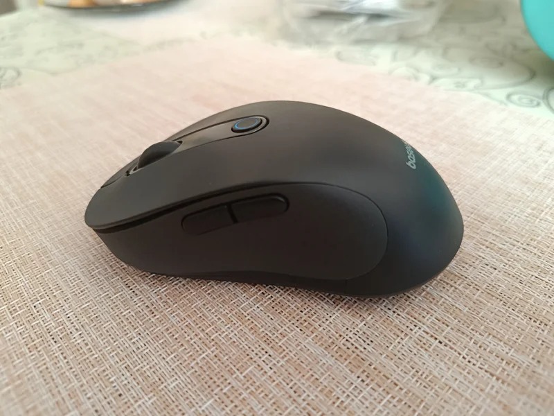 Беспроводная мышь с Bluetooth. Стильная и удобная беспроводная мышь. Фото.