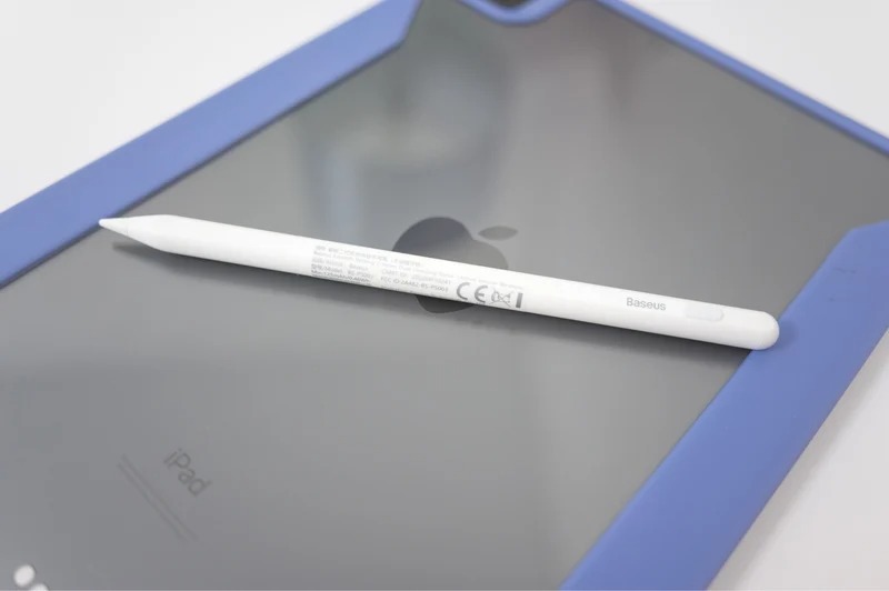 Стилус для iPad. Стилус очень похож на Apple Pencil. Фото.