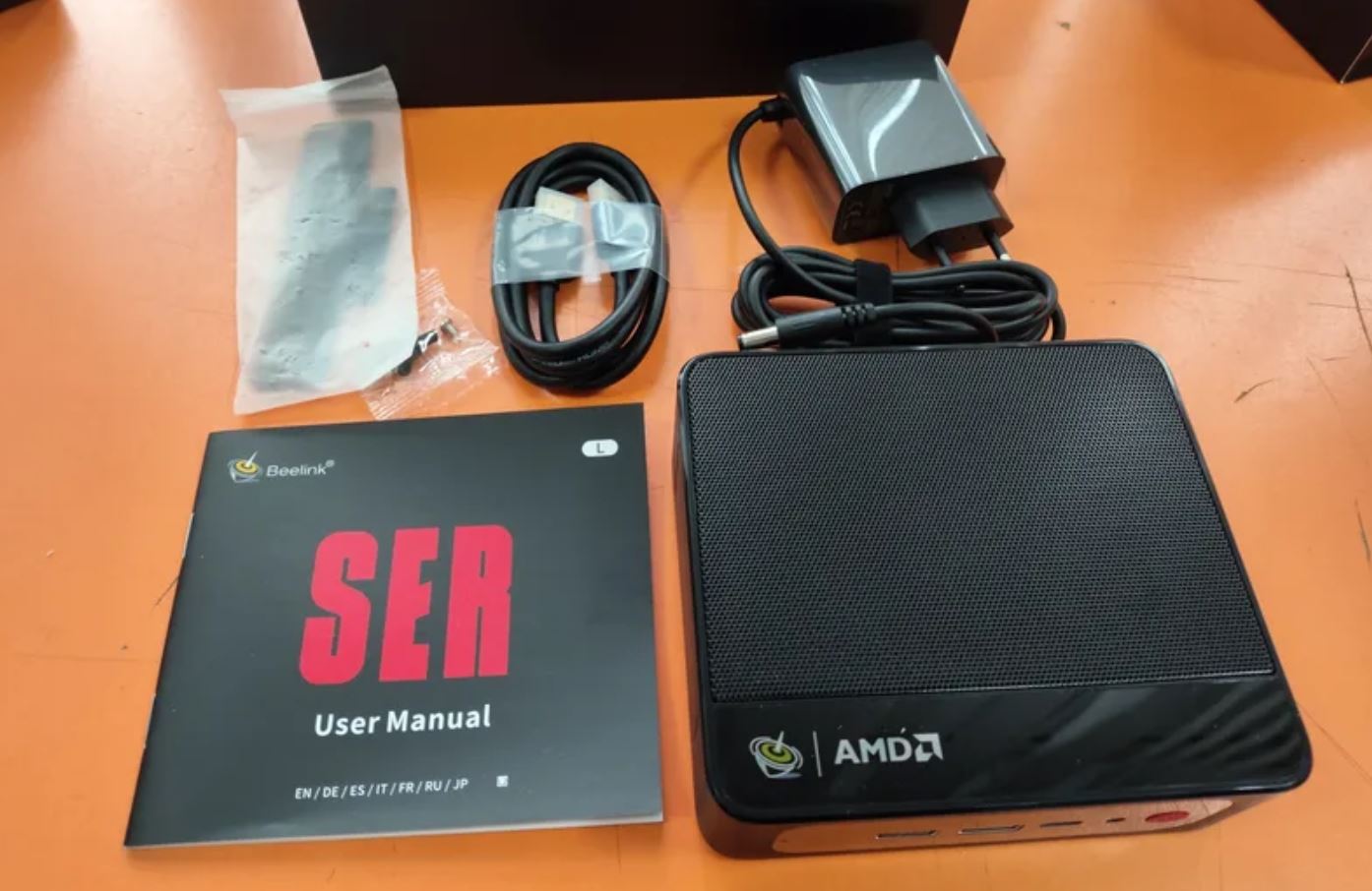 Настольный мини-ПК недорого. Забираем мини-ПК на AMD по спеццене! Фото.