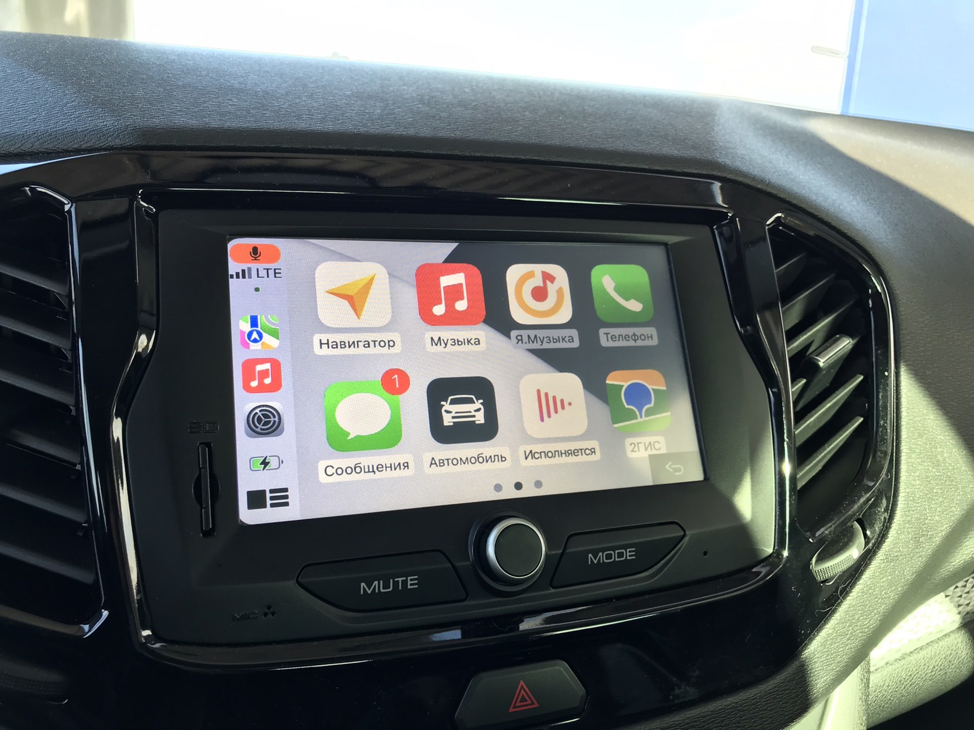 Автомобили LADA получили официальную поддержку CarPlay. Apple решила вернуться в Россию? CarPlay в LADA теперь поддерживается официально. Изображение: drive2.ru. Фото.